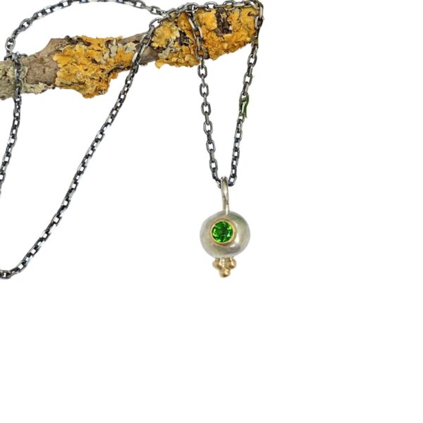 The Sussex Guild Diopside Pebble Necklace