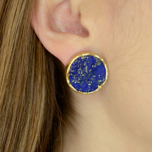 The Sussex Guild Large Lapis Lazuli Round Silver Gilt Earstuds  1